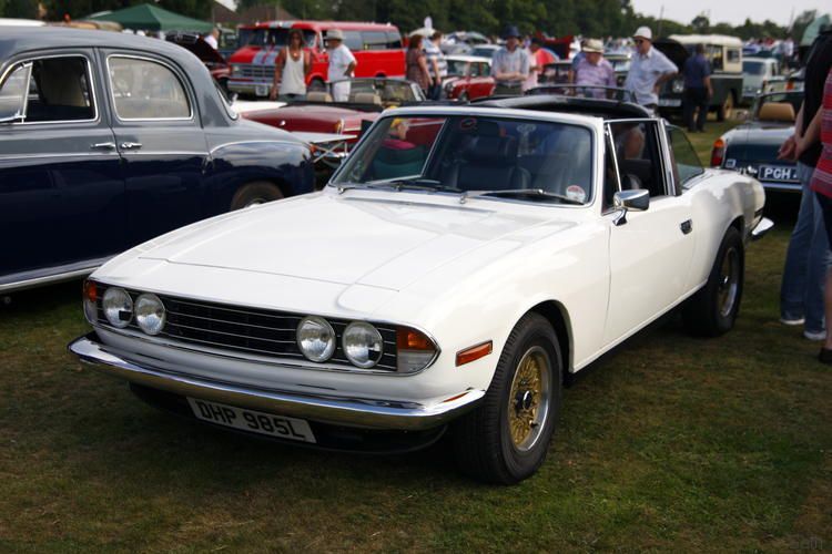 Classics on the Green, Croxley. Retro Rides